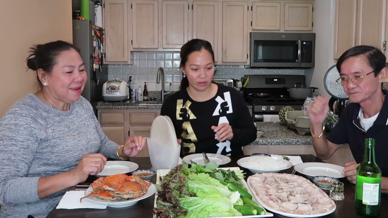 Vlog 1470 ll THỊT HEO LUỘC CUỐN BÁNH TRÁNG- BA MẸ TÂM SỰ NỔI NHỚ CON CHÁU VIỆT NAM DA DIẾT