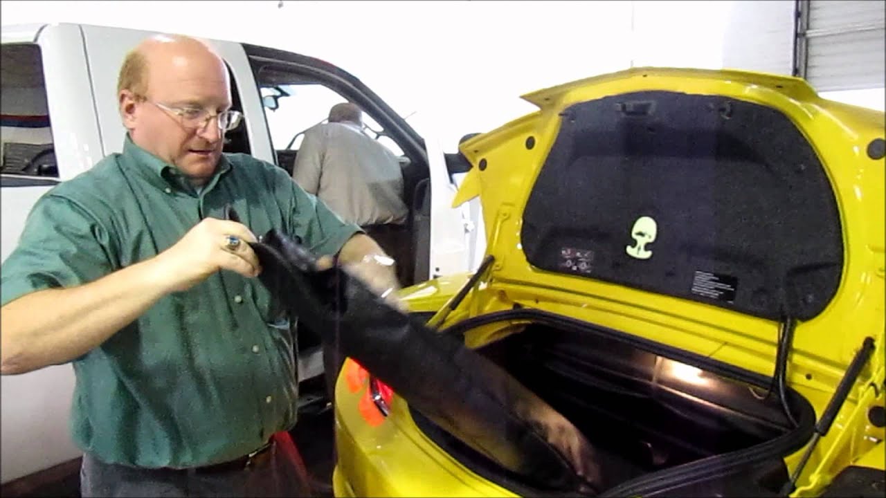 How to Put the Convertible Top up on the 2012 Camaro
