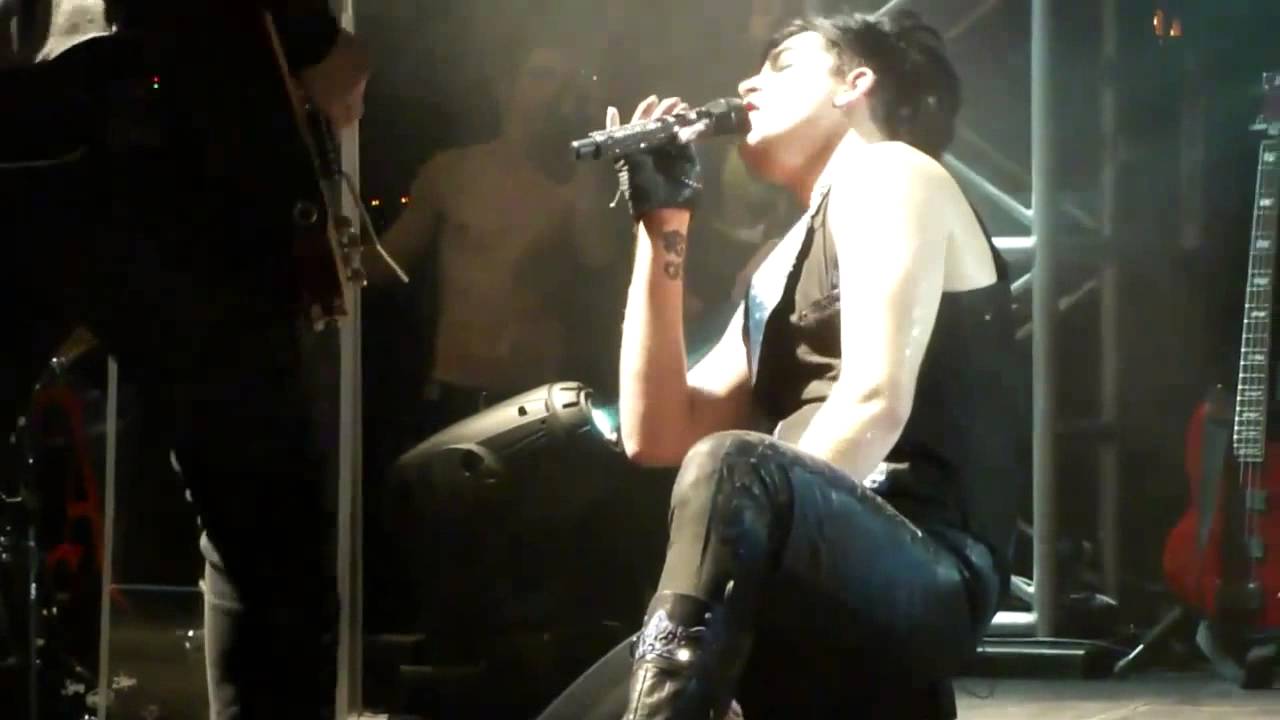 Adam Lambert - Whole Lotta Love (2010-11-19 Cologne, Germany)
