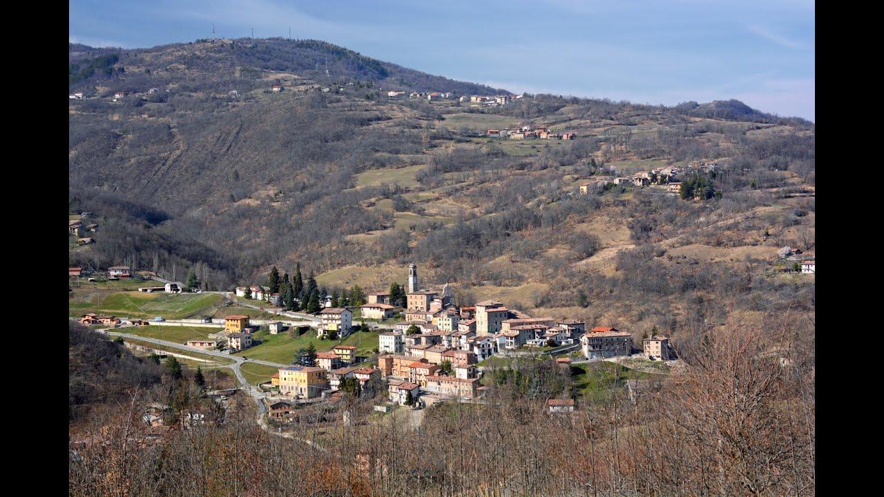 4 passi per Romagnese: castello, chiese e panchina gigante.
