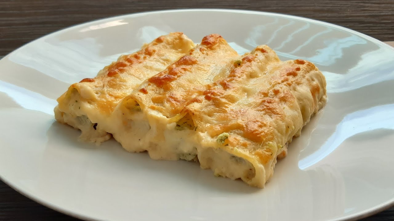 Canelones de pollo en salsa blanca