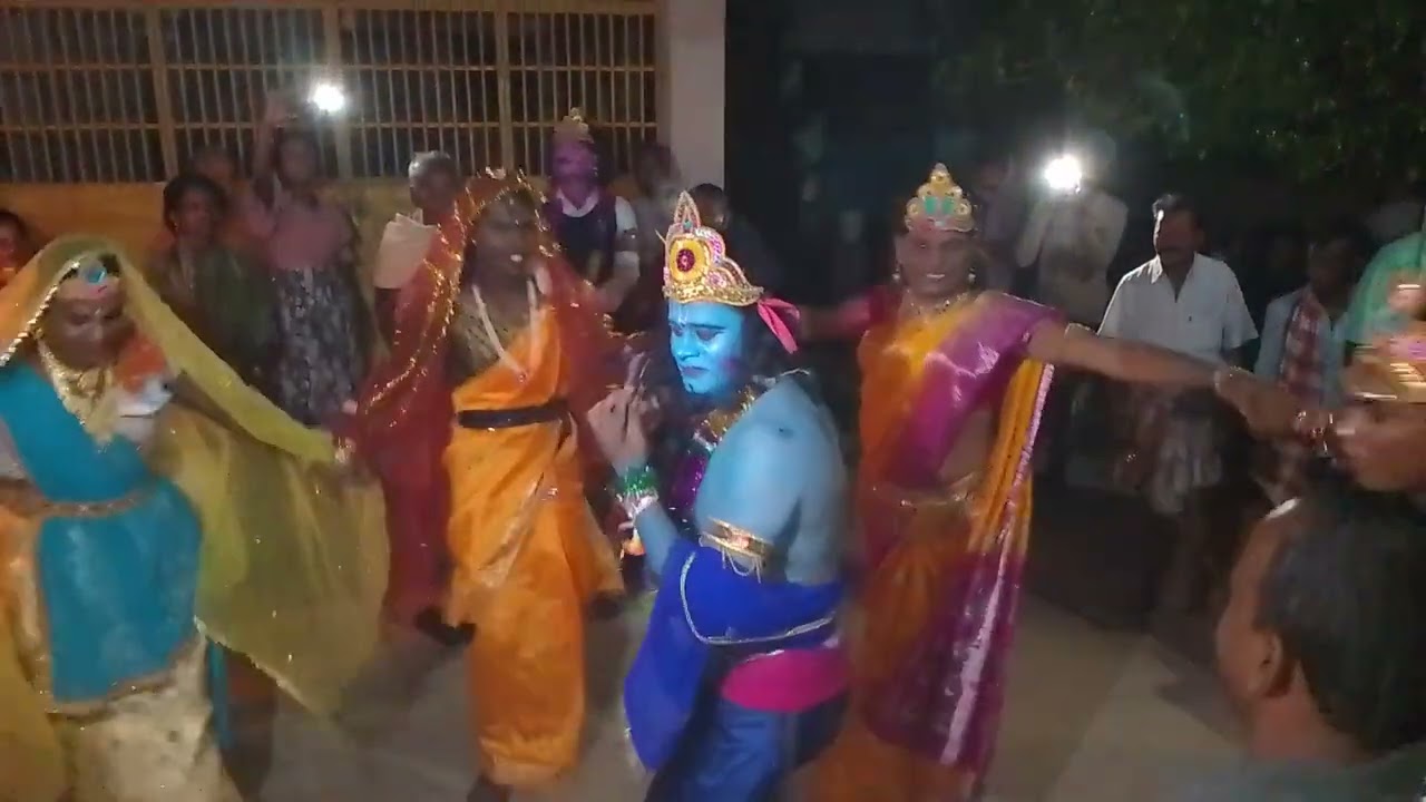గౌరమ్మ వేషం ( కృష్ణారావు, గోపికలు )