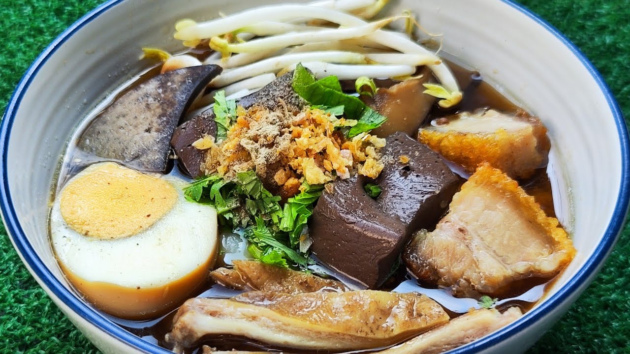 ก๋วยจั๊บน้ำข้น บอกสูตรแบบจัดเต็ม วิธีการทำที่ง่ายๆใครกำลังมองหาสูตรนี้อยู่มาทำได้เลยตามคลิปนี้