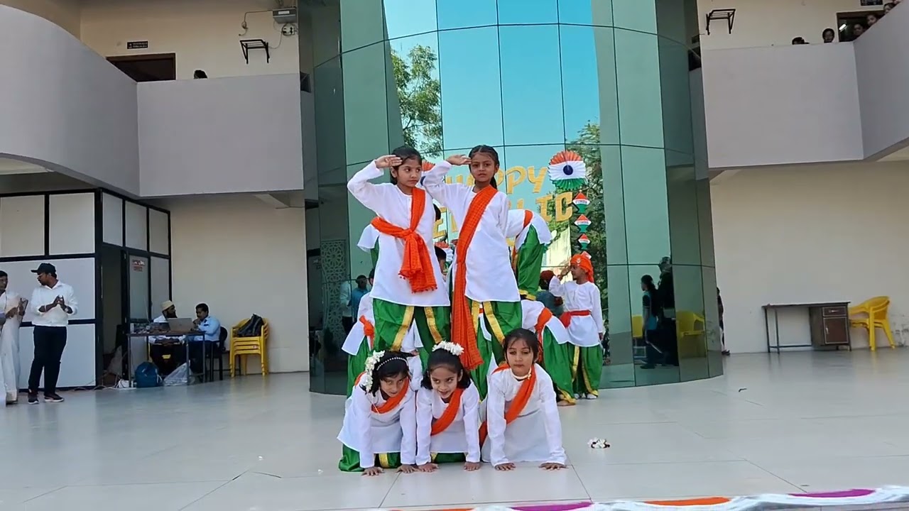Suno Gaur Se Duniya Walo   Patriotic Song Dance By 2nd B On Republic Day in School