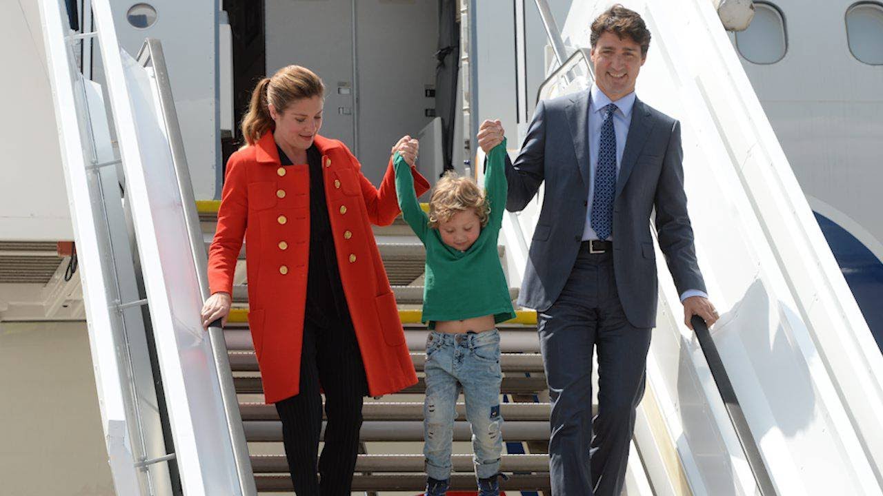 Justin Trudeau’s youngest hops down airplane stairs with parental help