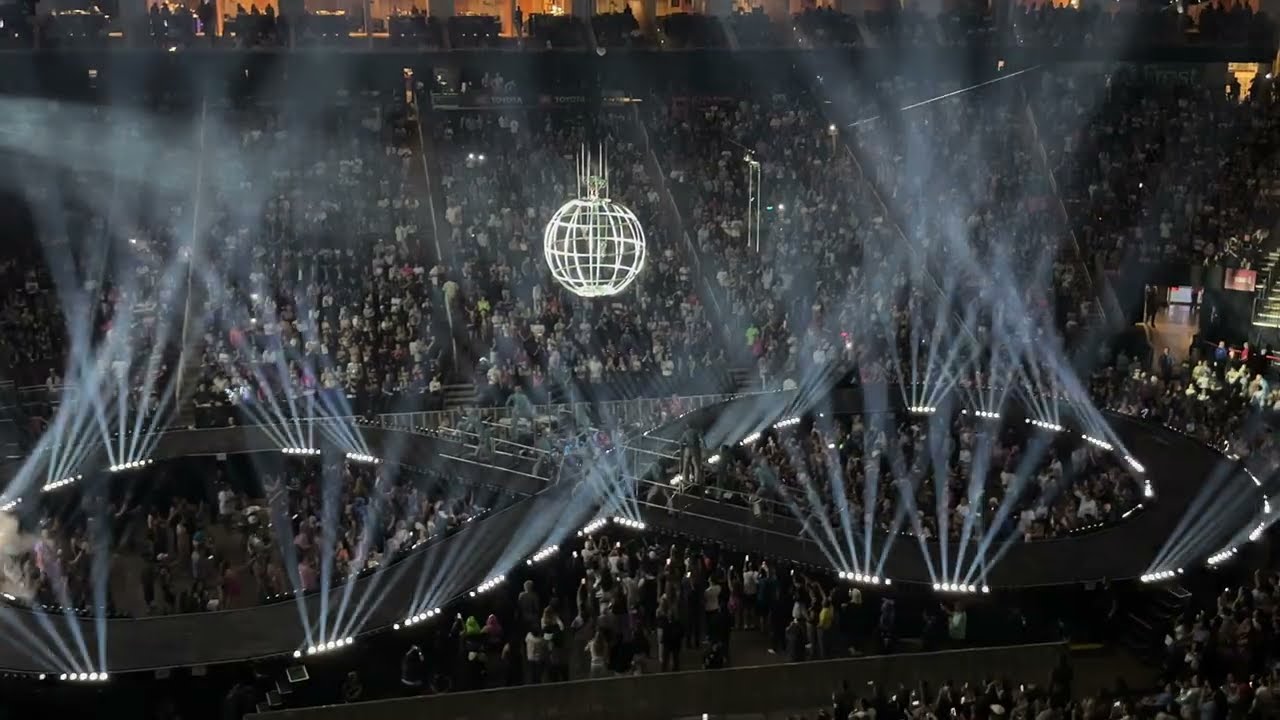 Katy Perry &ldquo;WOMAN&rsquo;S WORLD&rdquo; at the Lifetimes Tour 2025 in Houston, Texas