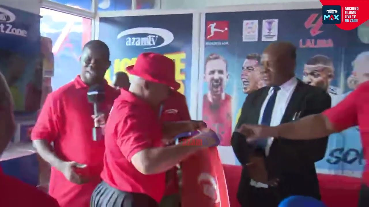 Azam TV yampa zawadi ya kisimbuzi Mkuu wa Wilaya ya Masasi