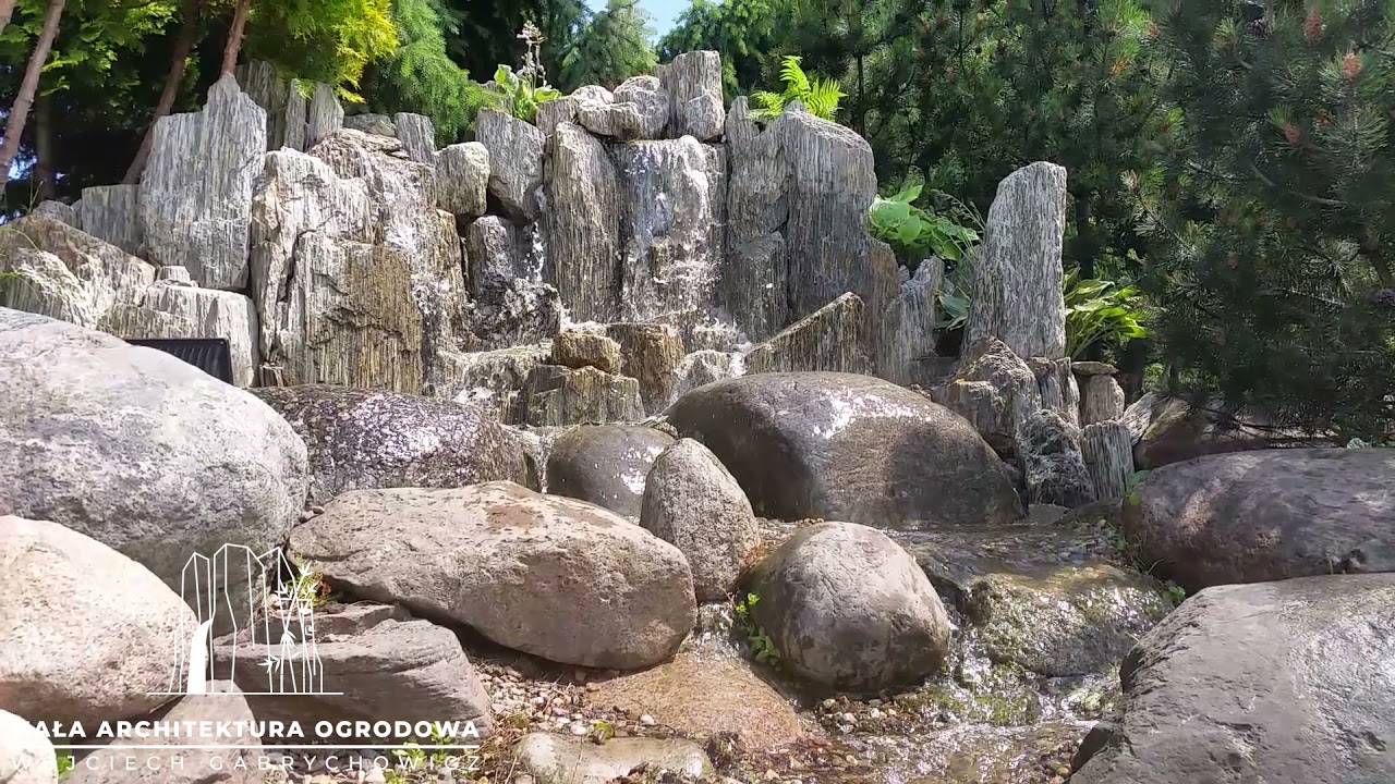 Kaskada wodna ze strumykiem