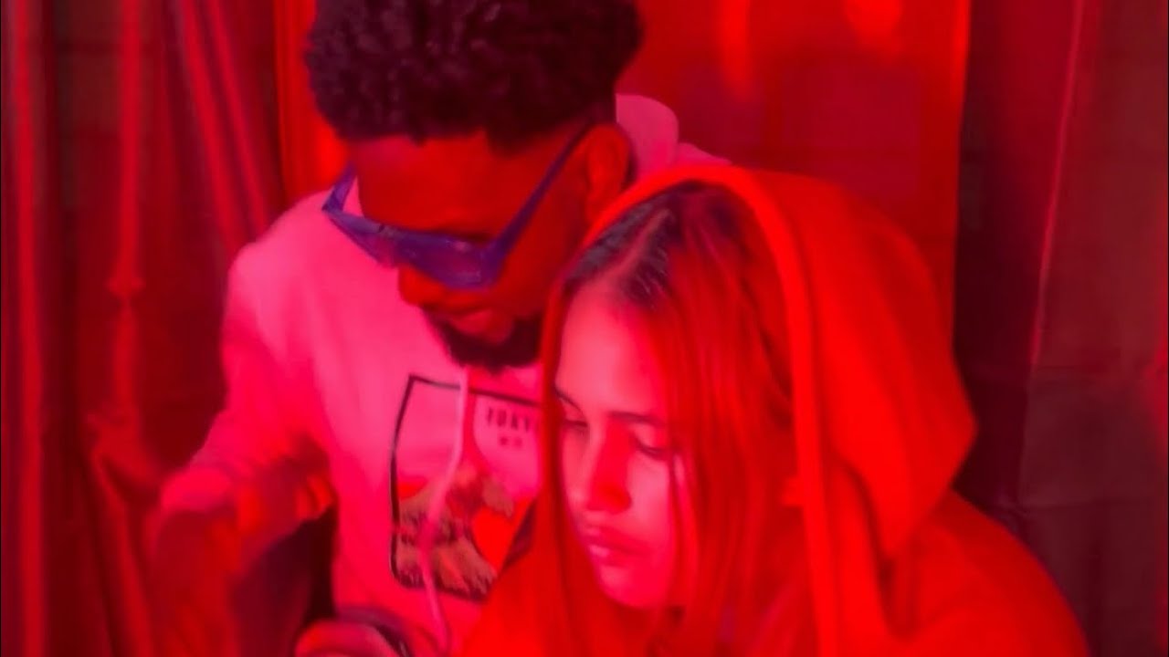 Arandela y Pechuga - Watafak y LaNiky (Video Oficial)