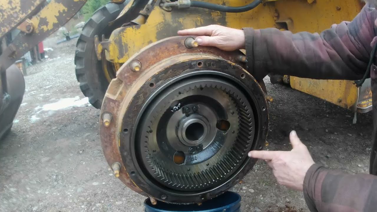 Inspecting Wheel Brakes on Cat 922B