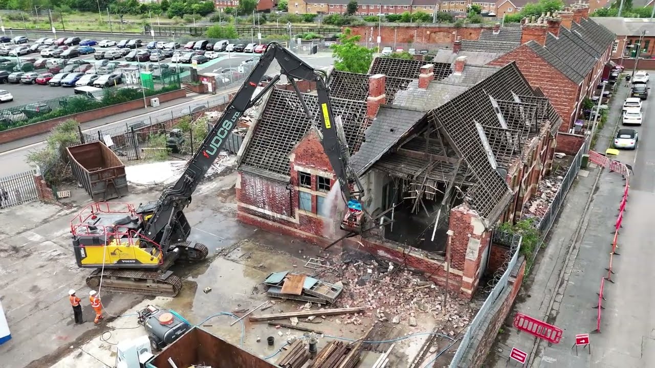 Demolition of the former Schoolhouse, Station Road East, Grantham, Lincolnshire - UDCS Demolition