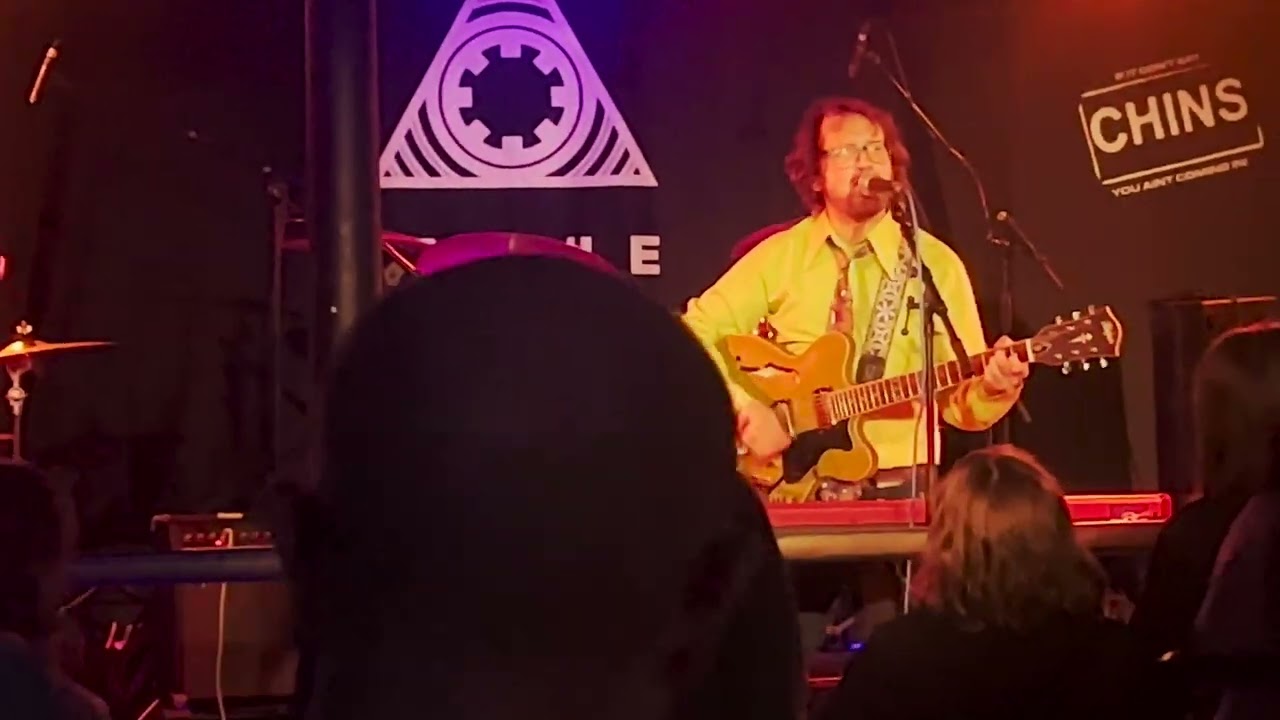 David Woodcock & The Fixtures - Heart-Shaped Shadows (Chinnerys, Southend. 10/11/2023)