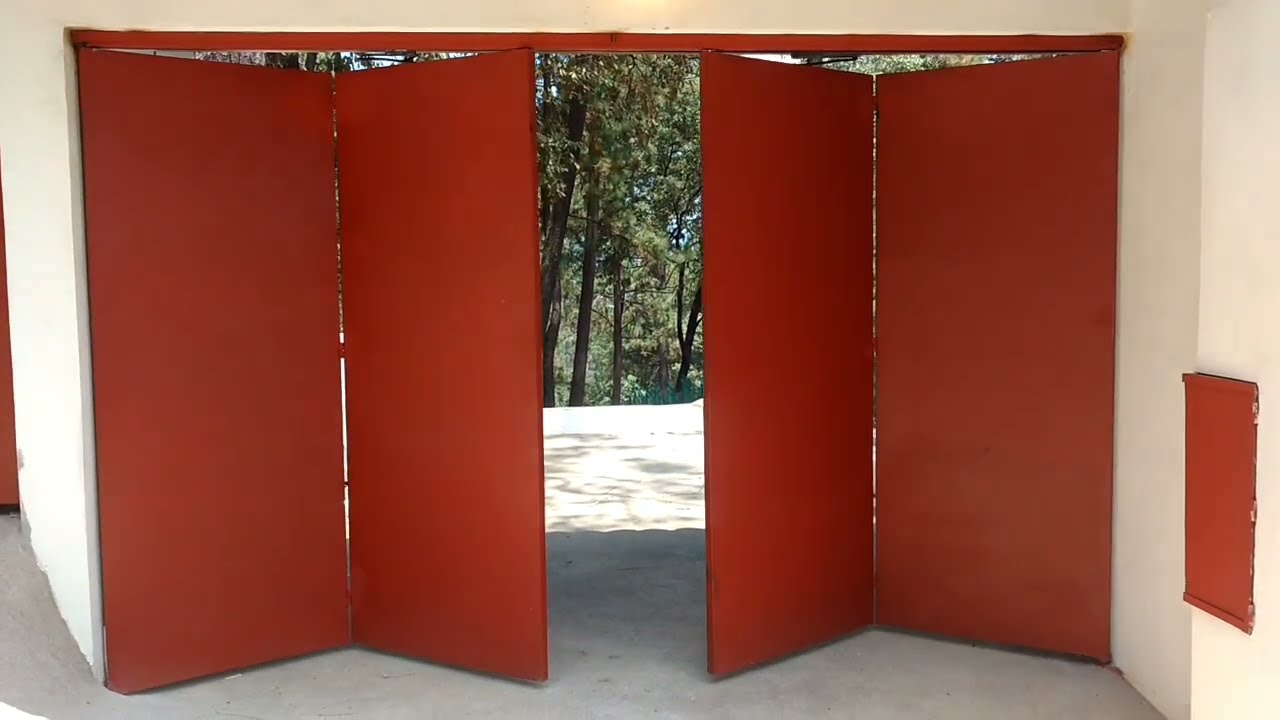 PUERTA AUTOMATICA PLEGABLE HACIA ADENTRO.   No tengo derechos de autor en la música