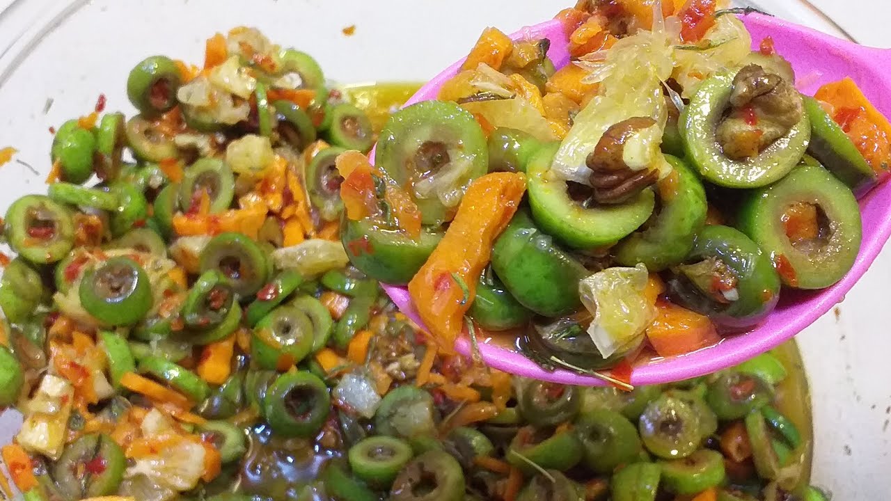 الزيتون الأخضر بحشوة الجزر ودبس الفليفلة بأكثر من طريقة مع تحضير سلطة الزيتون،مطبخ إسراء السخني