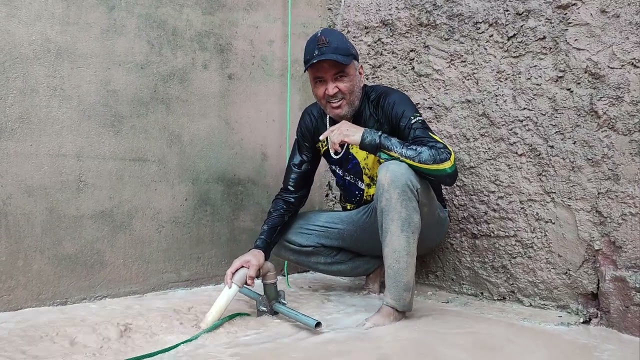 Cavando  poço semi-artesiano com água e compressor de split a intenção é cavar 44 metros ou mais...!