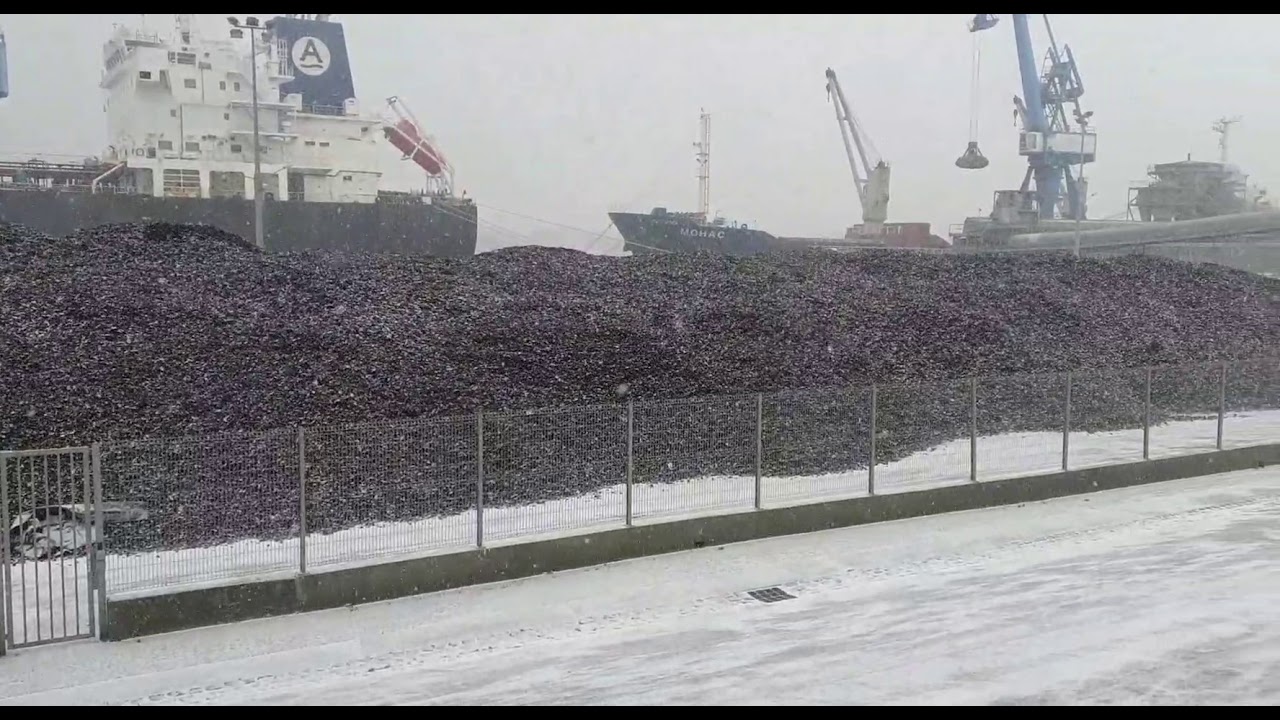 Port de commerce de Lorient sous la neige