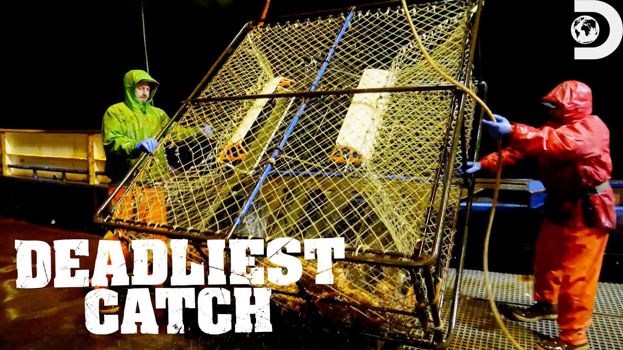 Northwestern&rsquo;s Biggest Crab Haul Yet | Deadliest Catch | Discovery