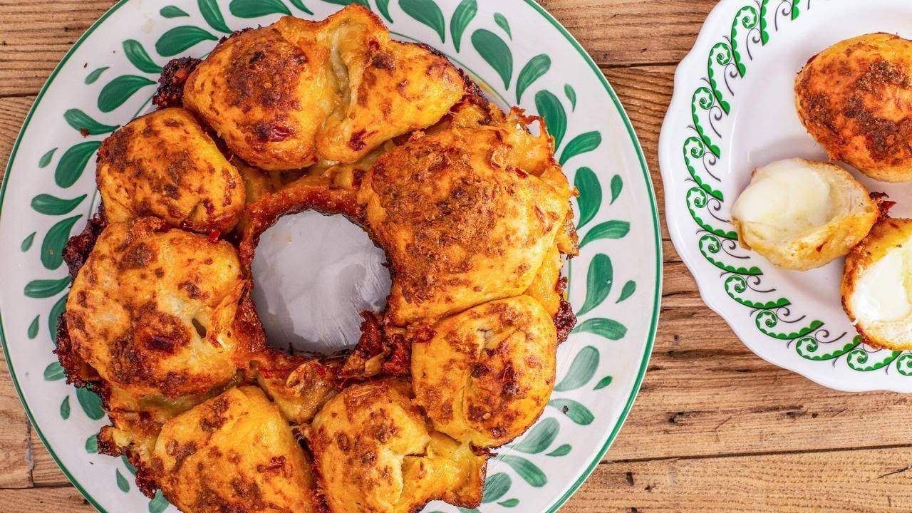 How to Make Cheesy-Stuffed Monkey Bread With Roasted Garlic