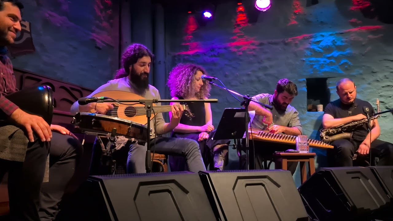 Μέσα στην πόλη βρίσκομαι / Χανουμάκια | Live music performance