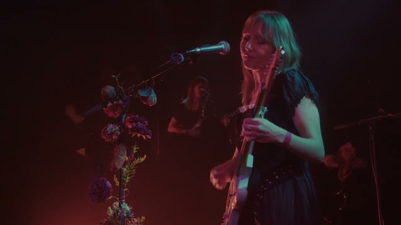 Foolish - Vivienne (live)