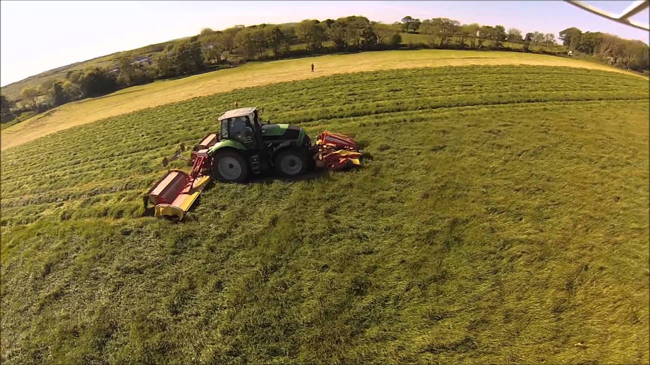 Silage 2015 - Deutz-Fahr 630 TTV & Pottinger Butterflies Mowing (HD)