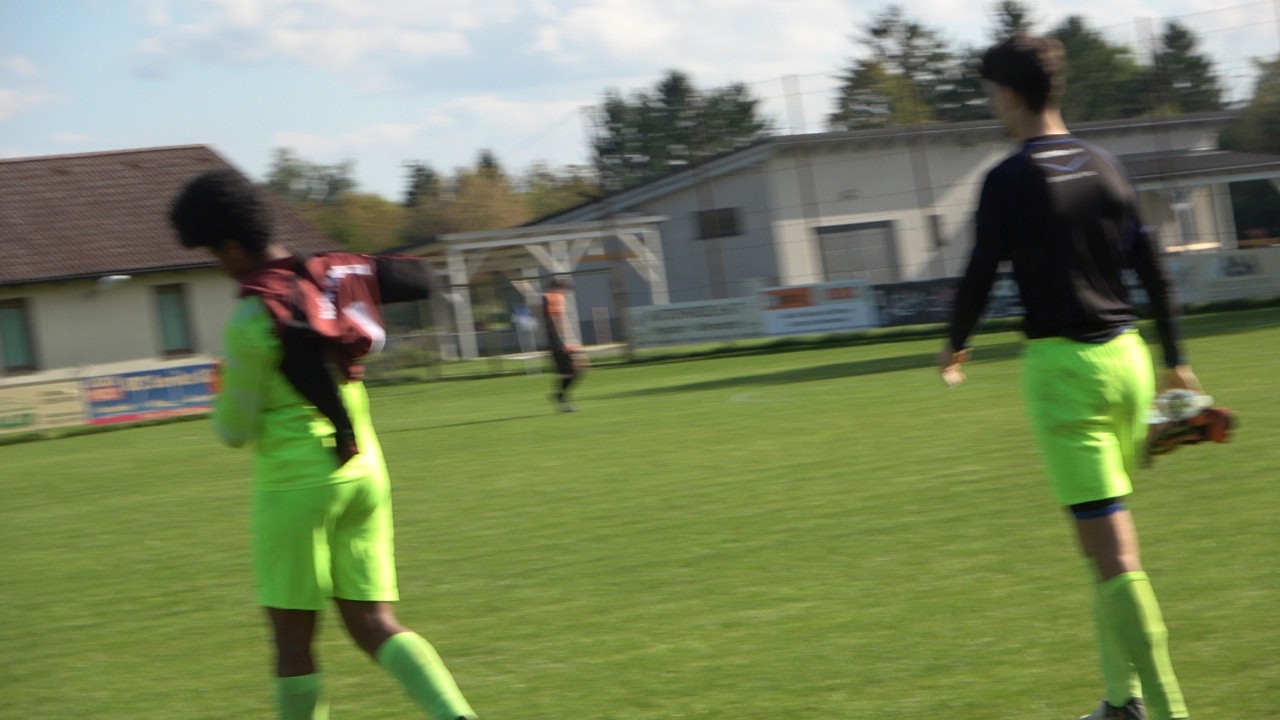 WIR  HABEN VERDIENT  GEWONNEN FUSSBALL MATSCH MIT LAURENT HARRICH 17 JAHRE ALT WOW : SEHR SPANNEND