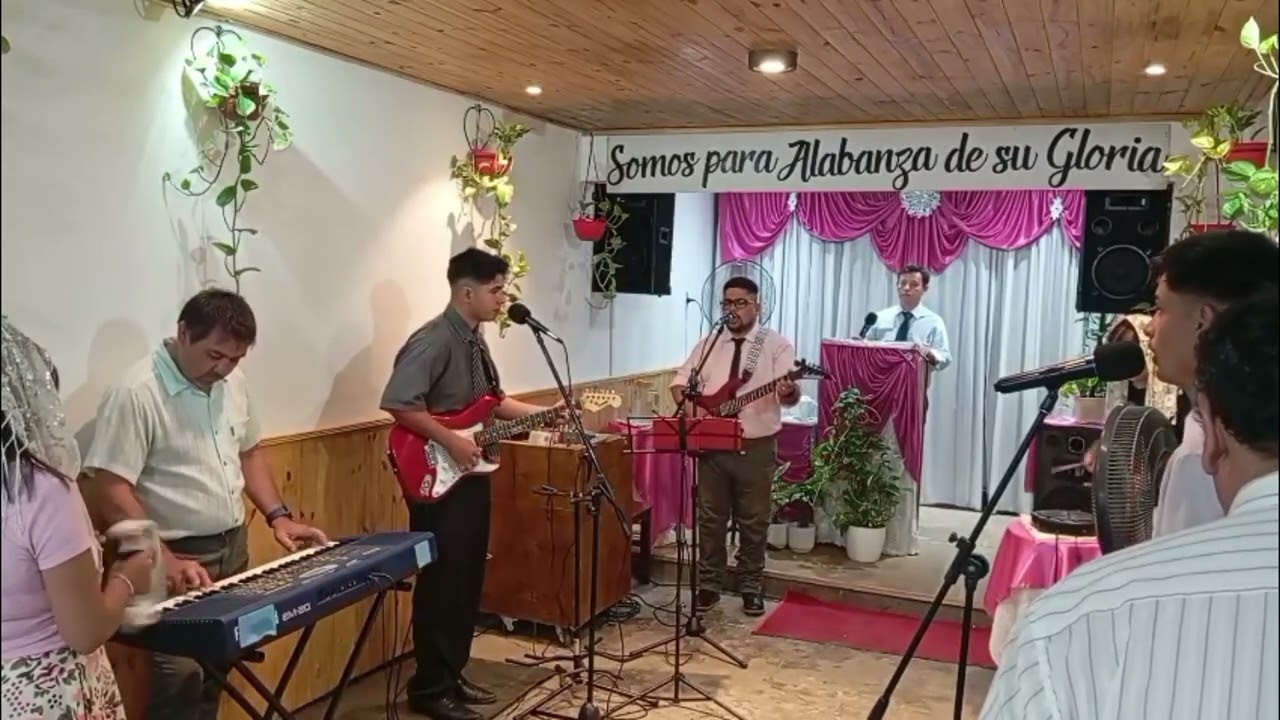 Alabanza: al que está sentado en el Trono
