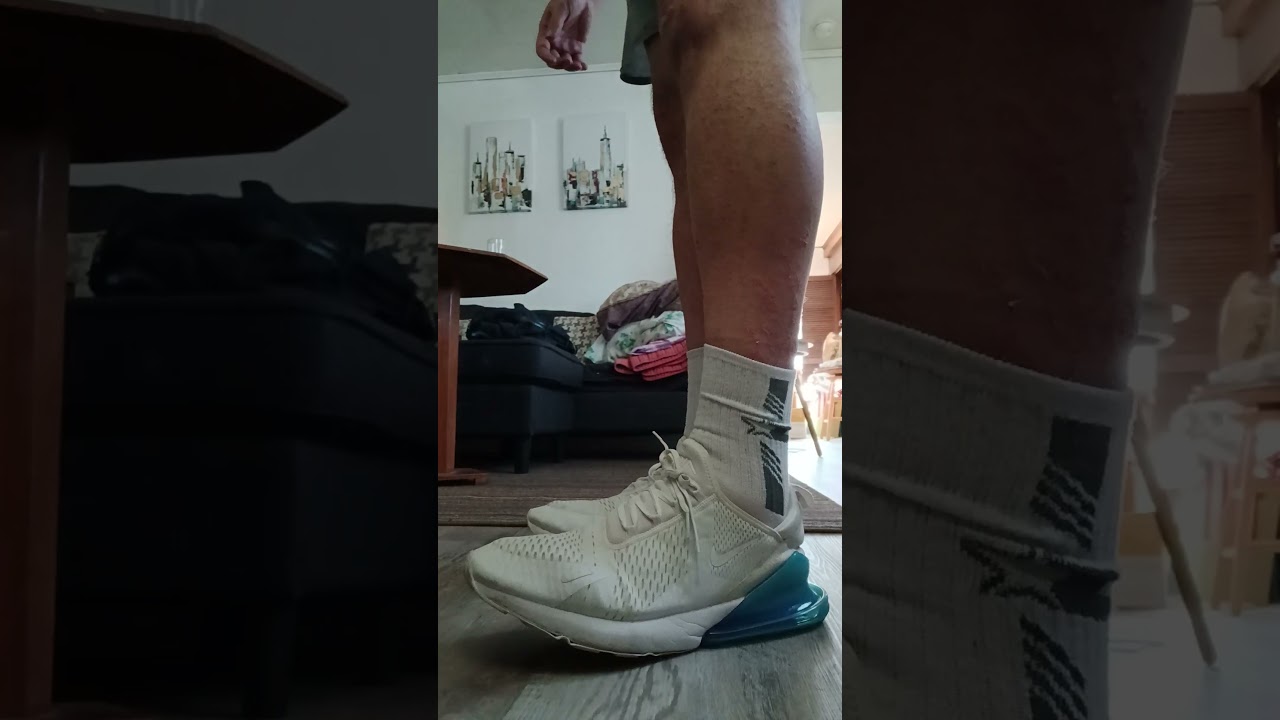popped nike  airmax 270 on foot
