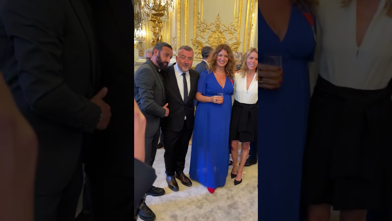 Marl&egrave;ne Schiappa re&ccedil;oit la L&eacute;gion d&rsquo;honneur, devant Tiphaine Auzi&egrave;re et Cyril Hanouna