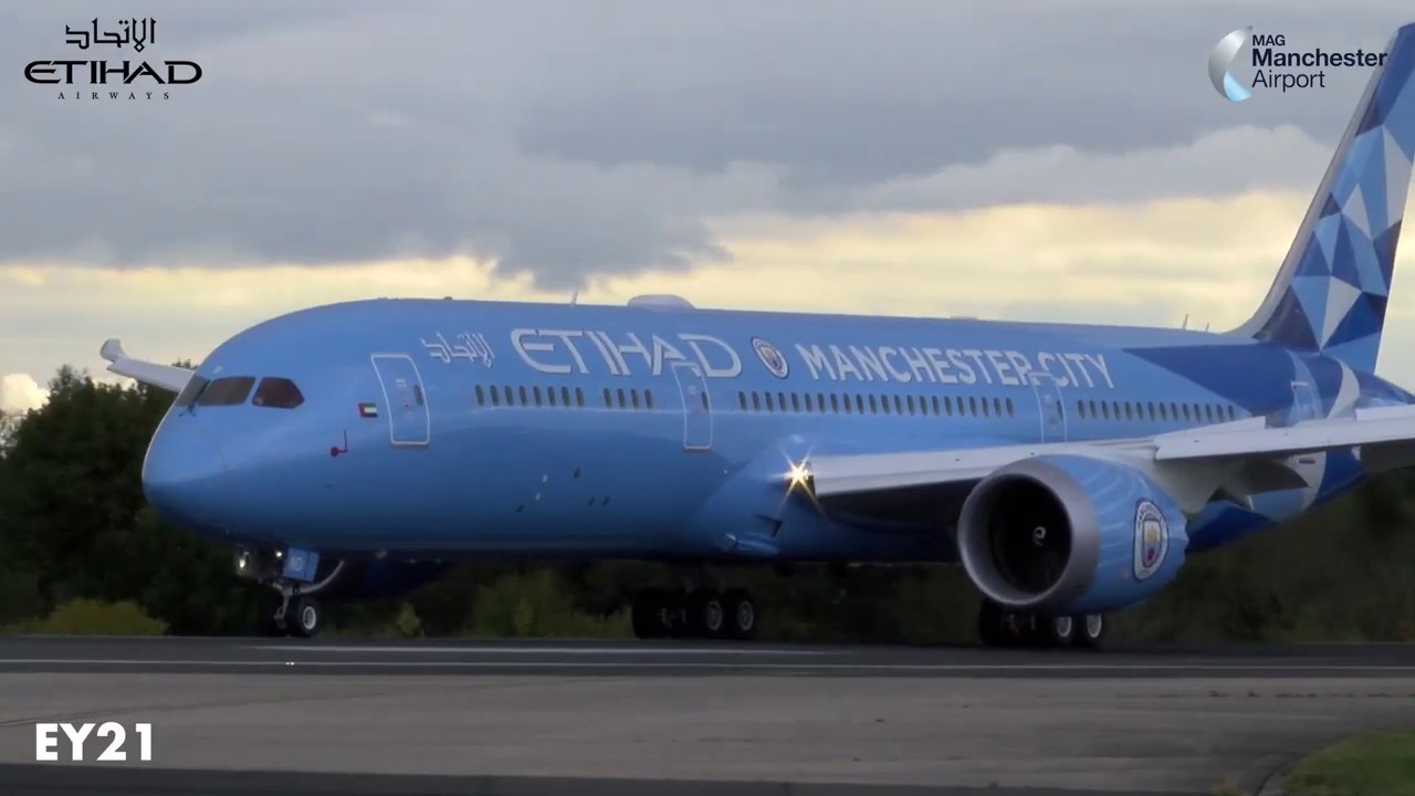 Etihad Airways unveils Manchester City Boeing 787
