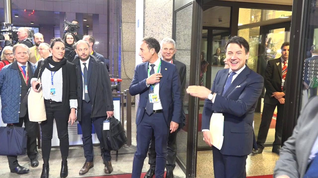 Bruxelles, Conte sbaglia auto e deve aspettare la sua: ma non parla con i giornalisti