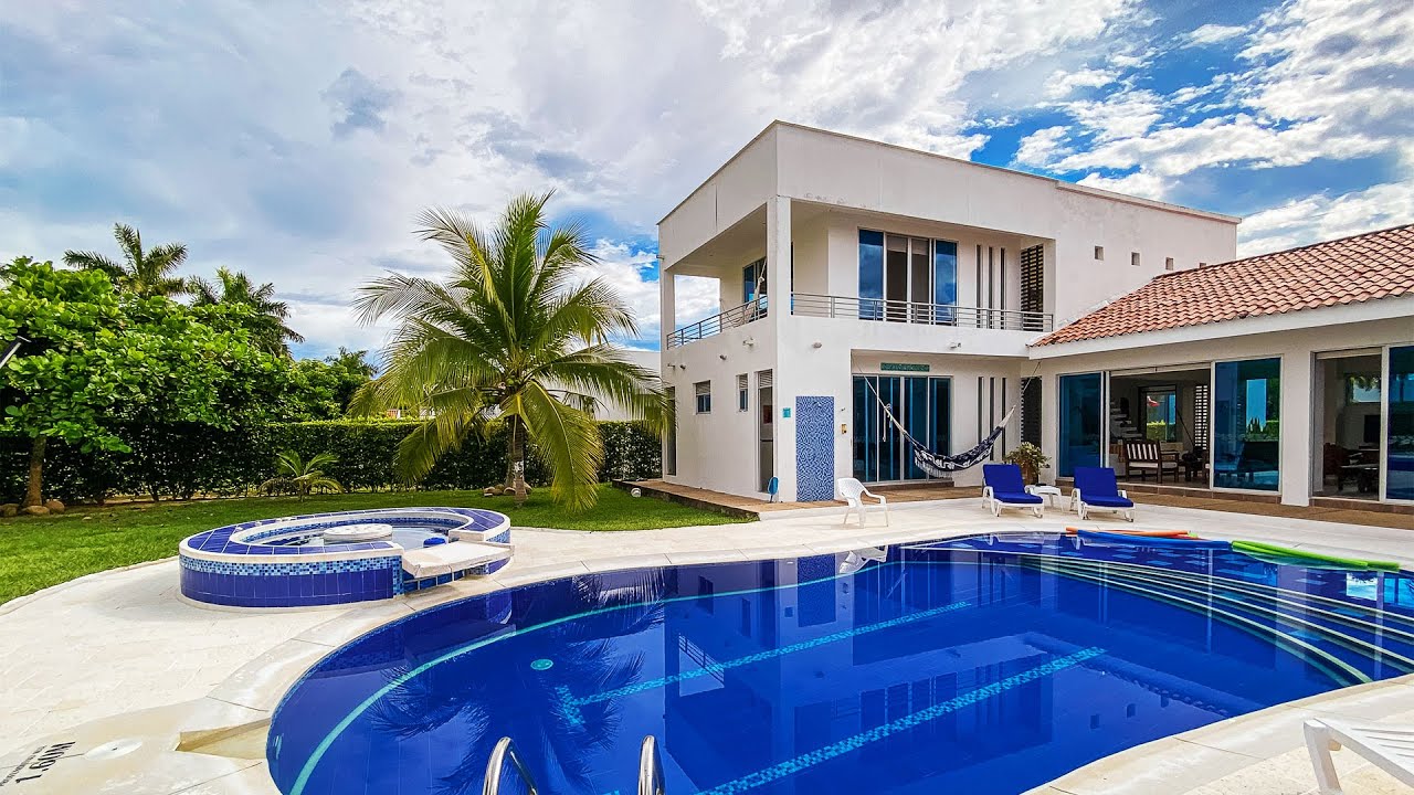 Magnifica casa campestre en lote de 1.025 M2 en fabuloso condominio ubicado en Carmen de Apícala