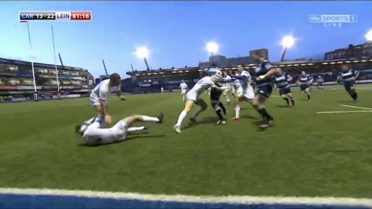 Manoa Vosawai runs over Fergus McFadden