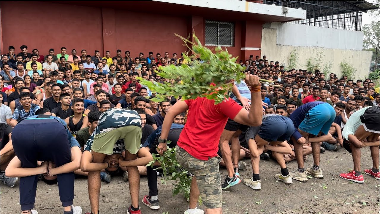 पड़ने के बाद ये मुर्ग़ा कैसी अवाज निकाल रहा है! तगड़ा Punishment लेट आने पर