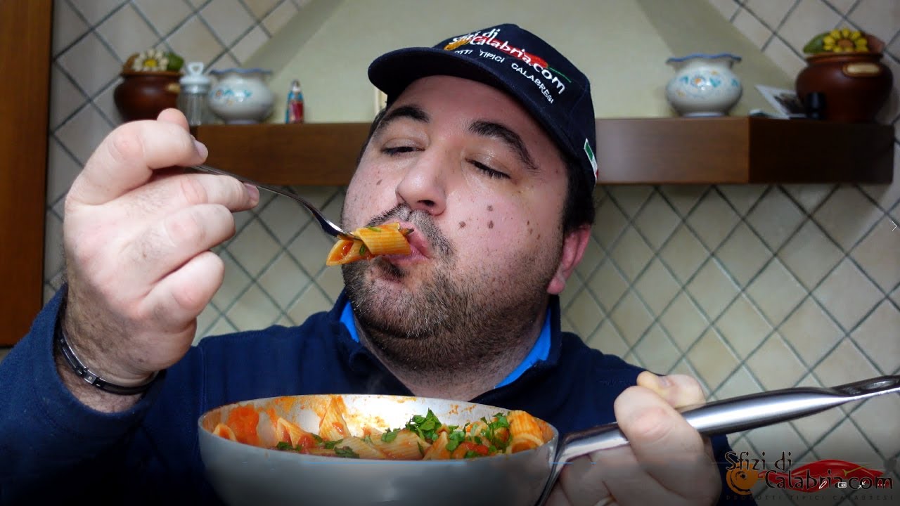 🌶 Penne all' arrabbiata in Calabria Ricetta - Una padellata di bontà 🍝