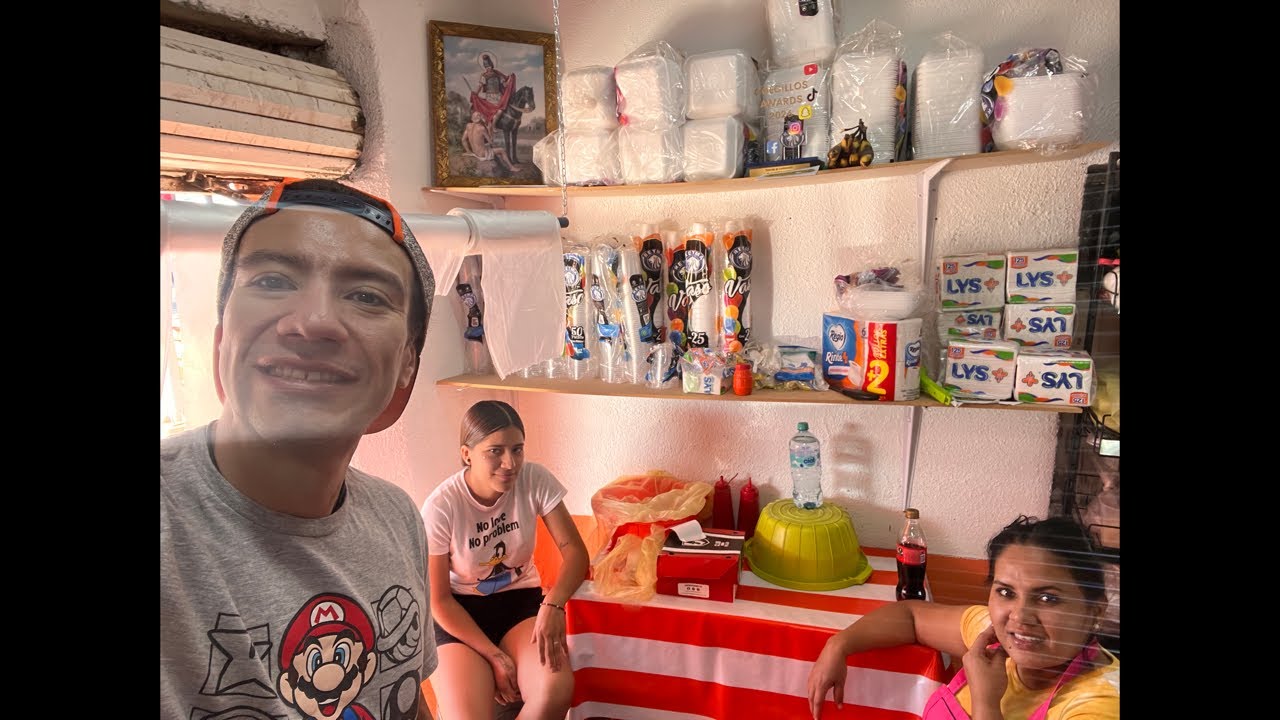 Comiendo y cuidando el changarro