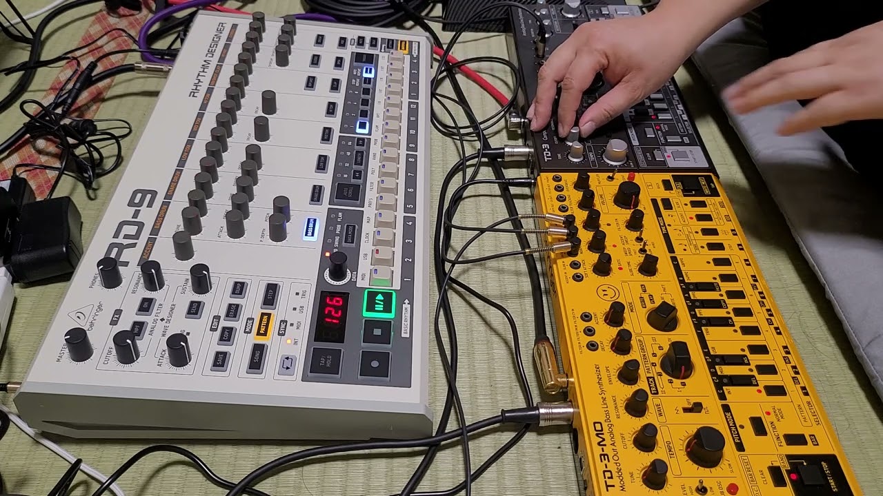 BEHRINGER TD-3-MO TD-3 RD-9 JAM009 #techno #acid #behringer #td #rd