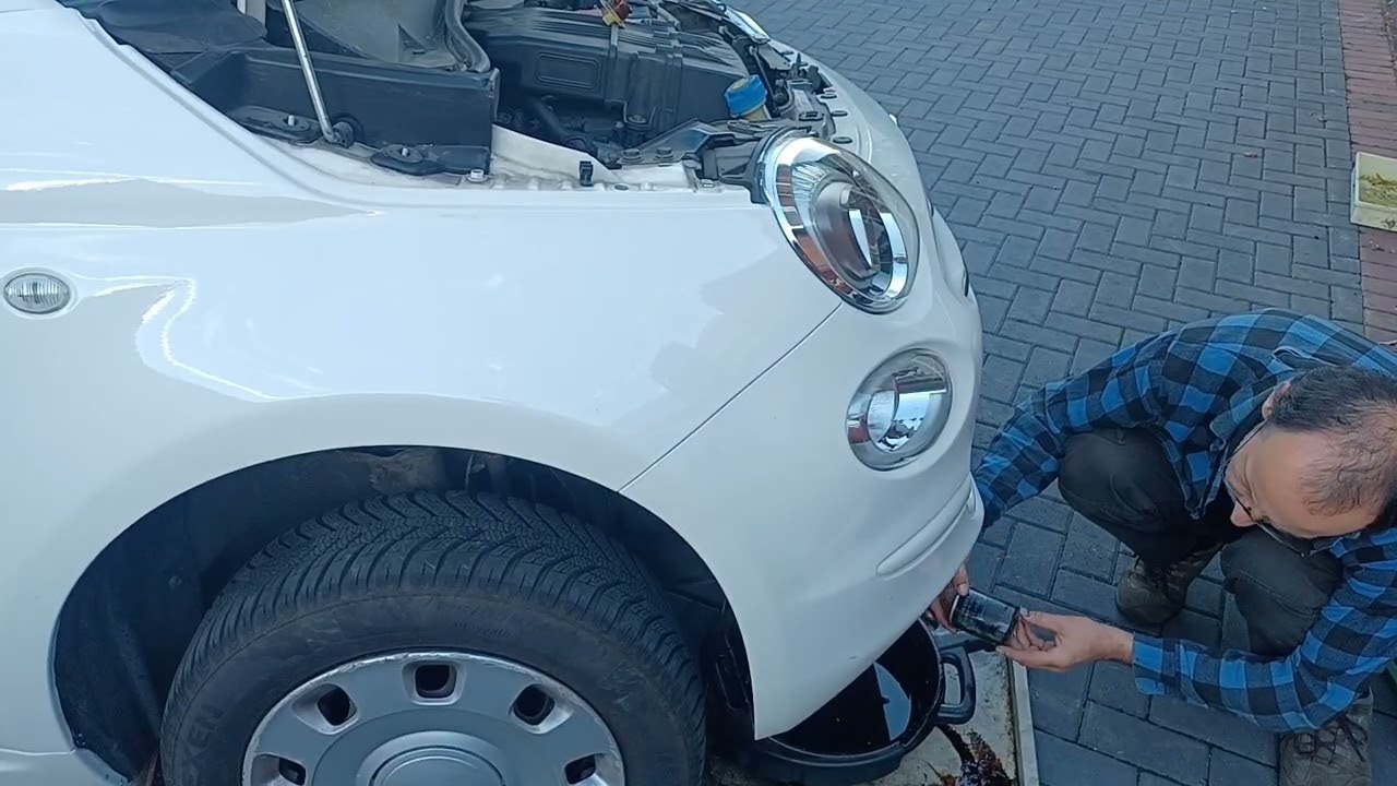 Fiat 500 - podstawowy serwis po zakupie. Oczywiście płukanka do silnika wlatuje przed wymianą oleju.