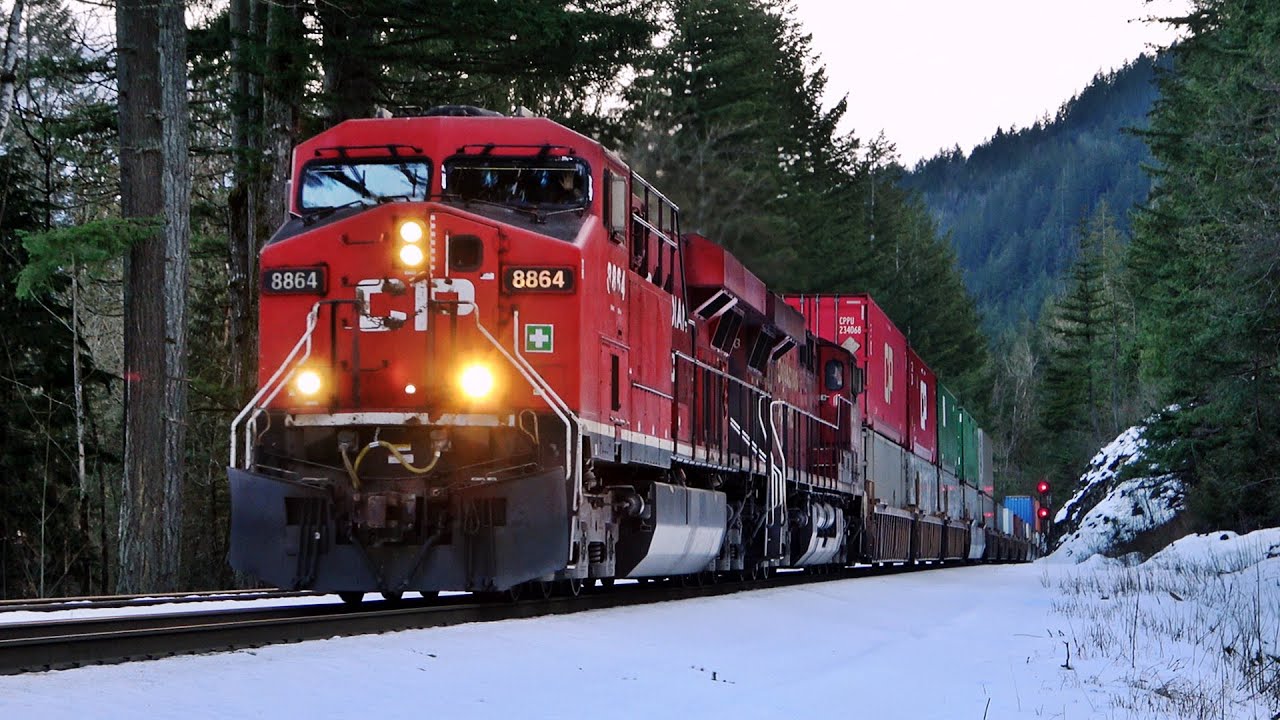 Huge CP Double Stack Train Climbs Over Steep Hill On CP&rsquo;s Cascade Route