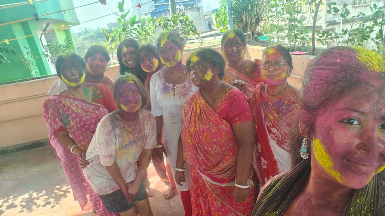 সবাই মিলে আমাদের ছাদে হোলি উৎসব করলাম❤️