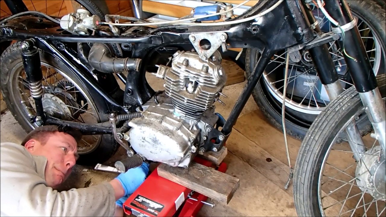 Восстановление Honda CB125s, часть 1. Снятие двигателя