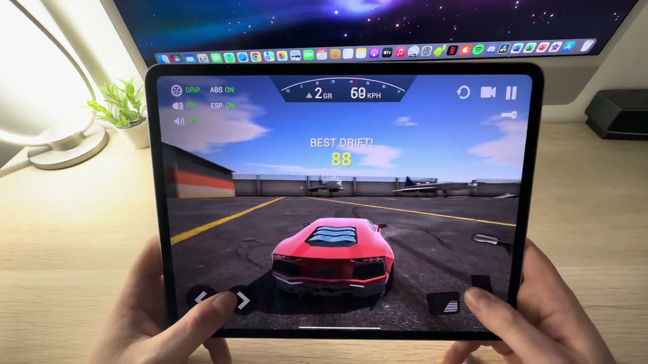 Ultimate Car Driving Simulator on iPad Pro 13 M4 (2024)