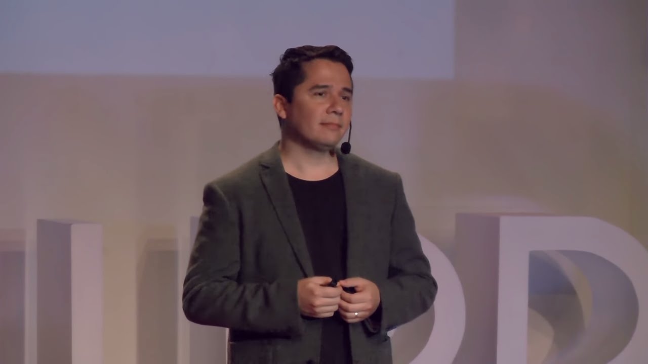 HUMANOS VS ROBOTS | Juan Carlos Hernández | TEDxUPP