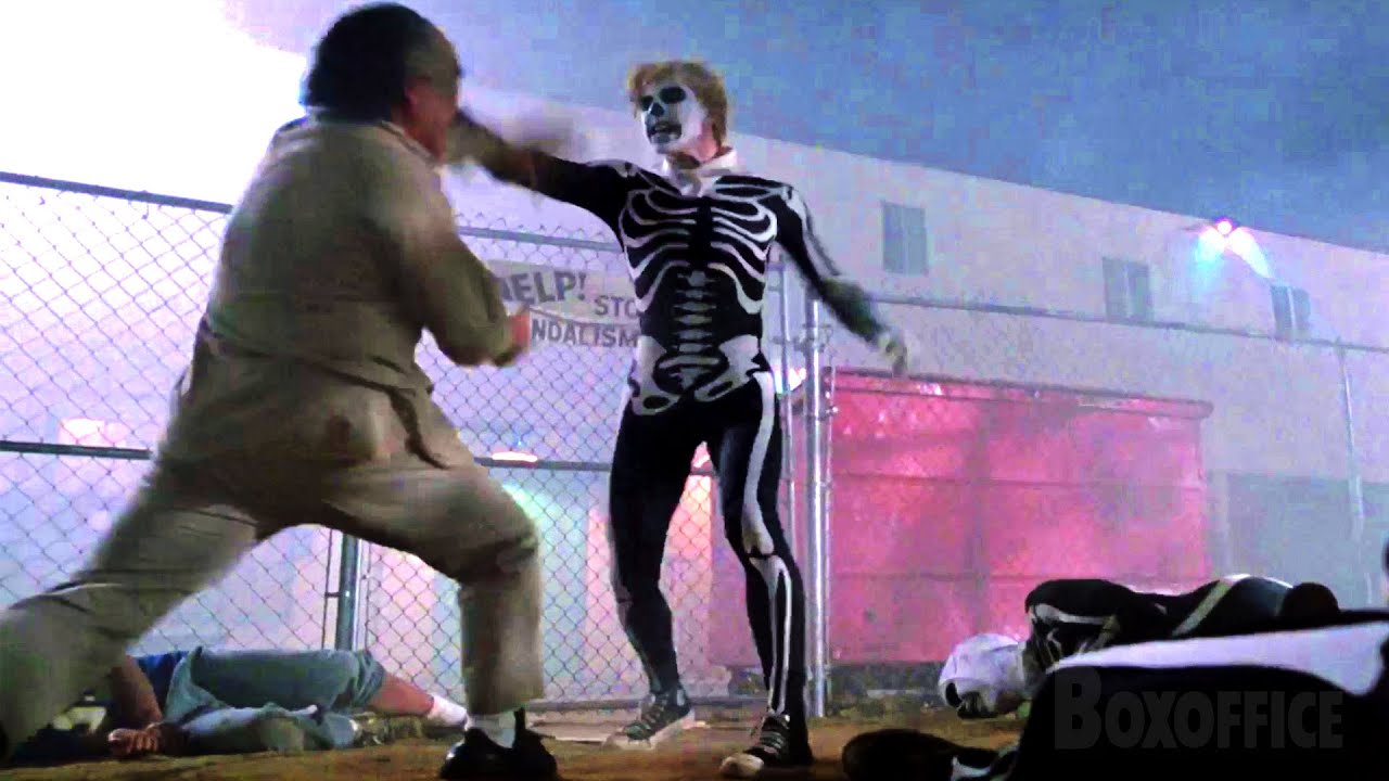 M. Miyagi contre Cobra Kai | Combat d'Halloween | Karate Kid | Extrait VF