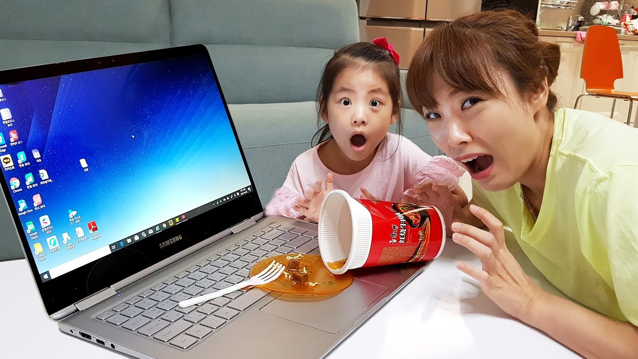 엄마가 조심할수 있도록 도와줄 방법이 없을까?!! 서은이의 신기한 핸드폰 거치대 Cell Phone Stands for Mommy