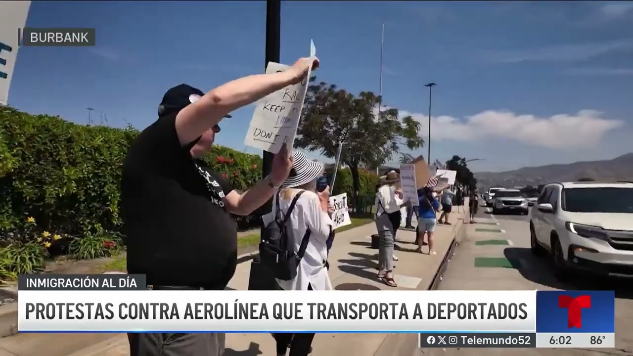 Manifestaciones en el aeropuerto de Burbank contra los vuelos de deportación