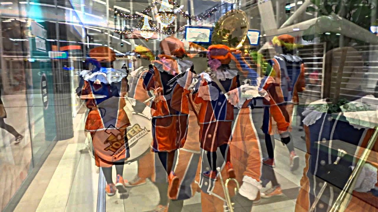 Toeter nog maar één, Pietenband TMNI