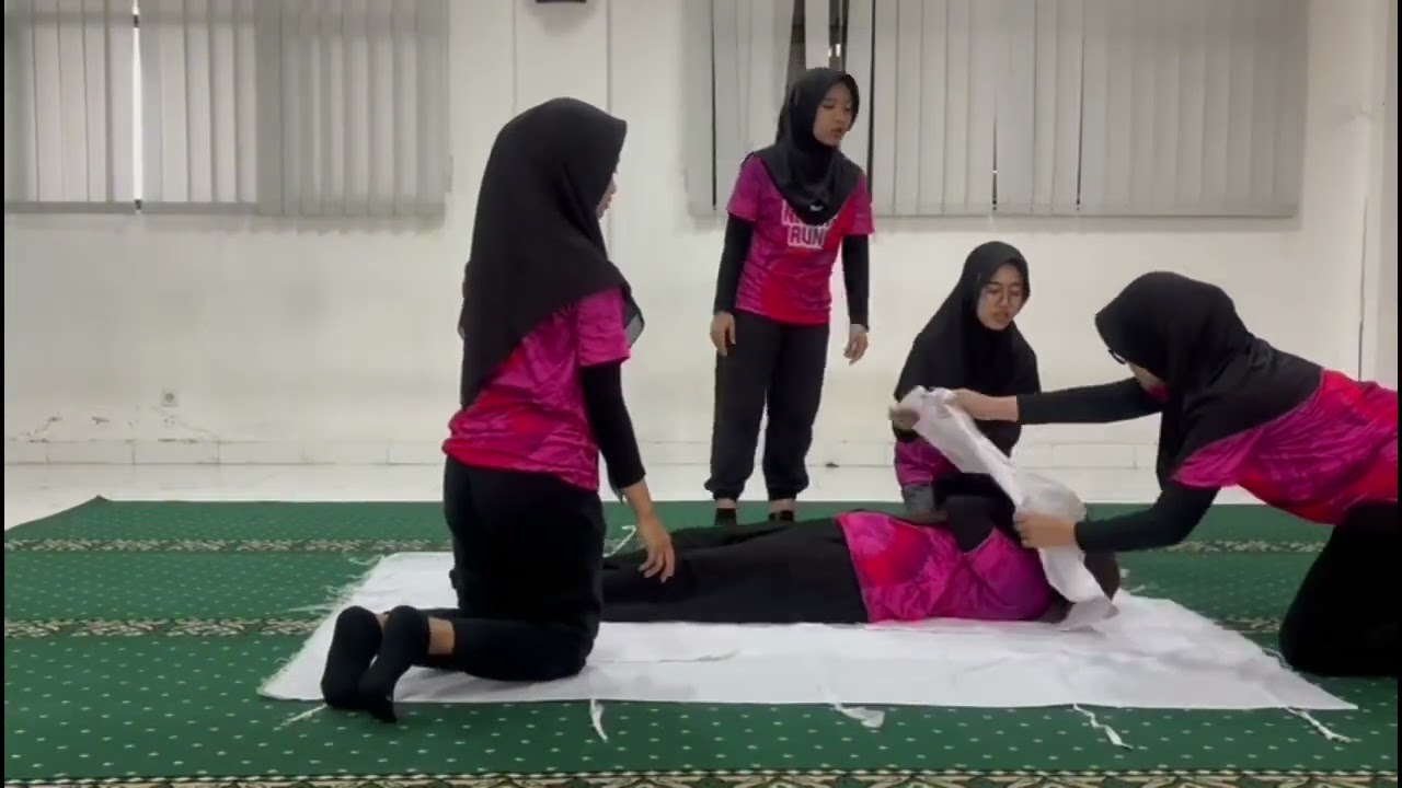 Praktek Mengkafani Jenazah Perempuan | Kelas XII TM 2 | Kel 1