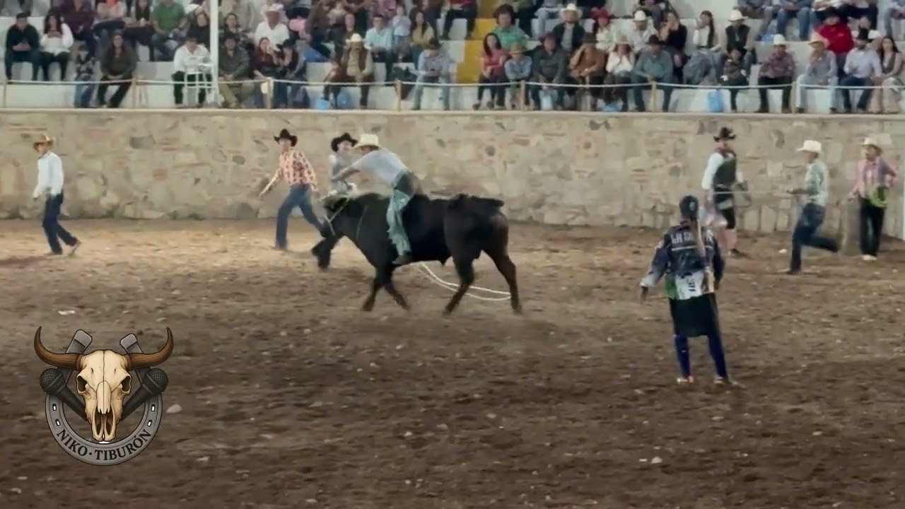 Plaza de toros el diamante se llenó se suspenso y adrenalina con rancho los intocables de hnos Gómez