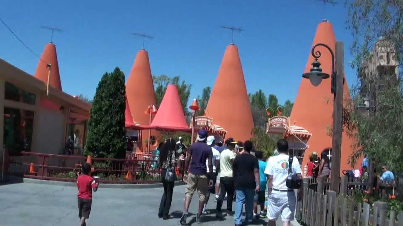 DCA, Full Tour of the Cozy Cone Motel at Carsland